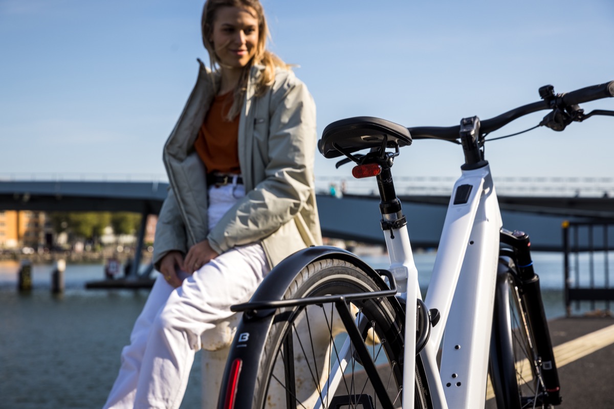 Campaign photo of e-bike at the harbour