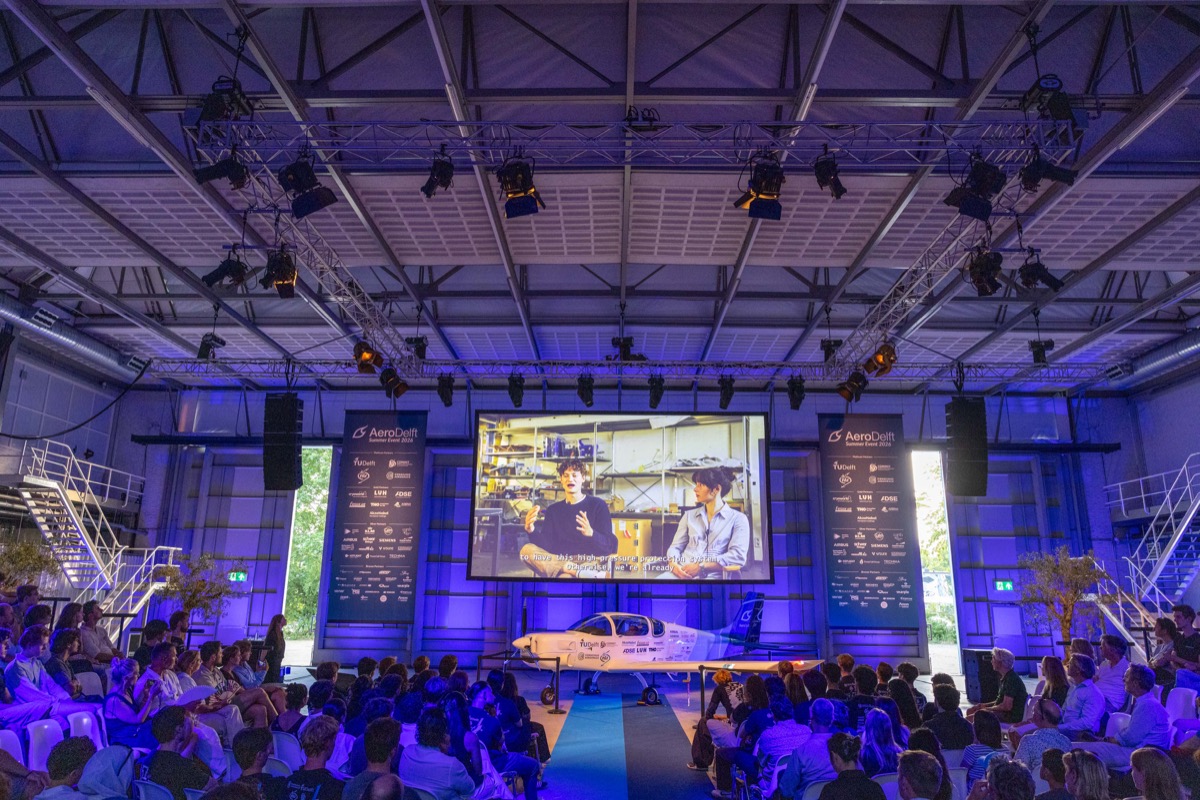 Keynote speaker during conference at Ahoy Rotterdam — event photographer