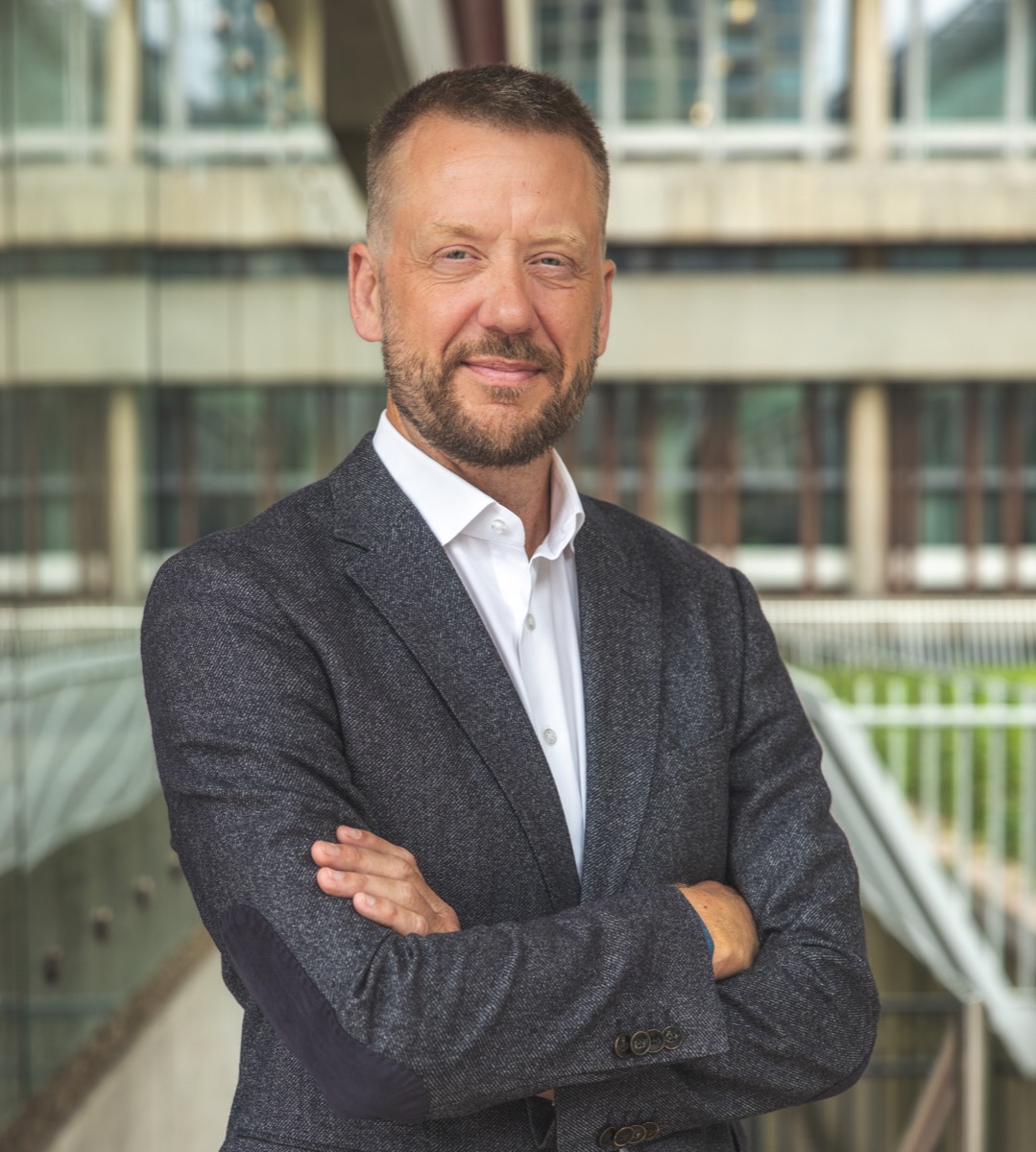 Zakelijk CEO-portret buiten Beatrixkwartier Den Haag