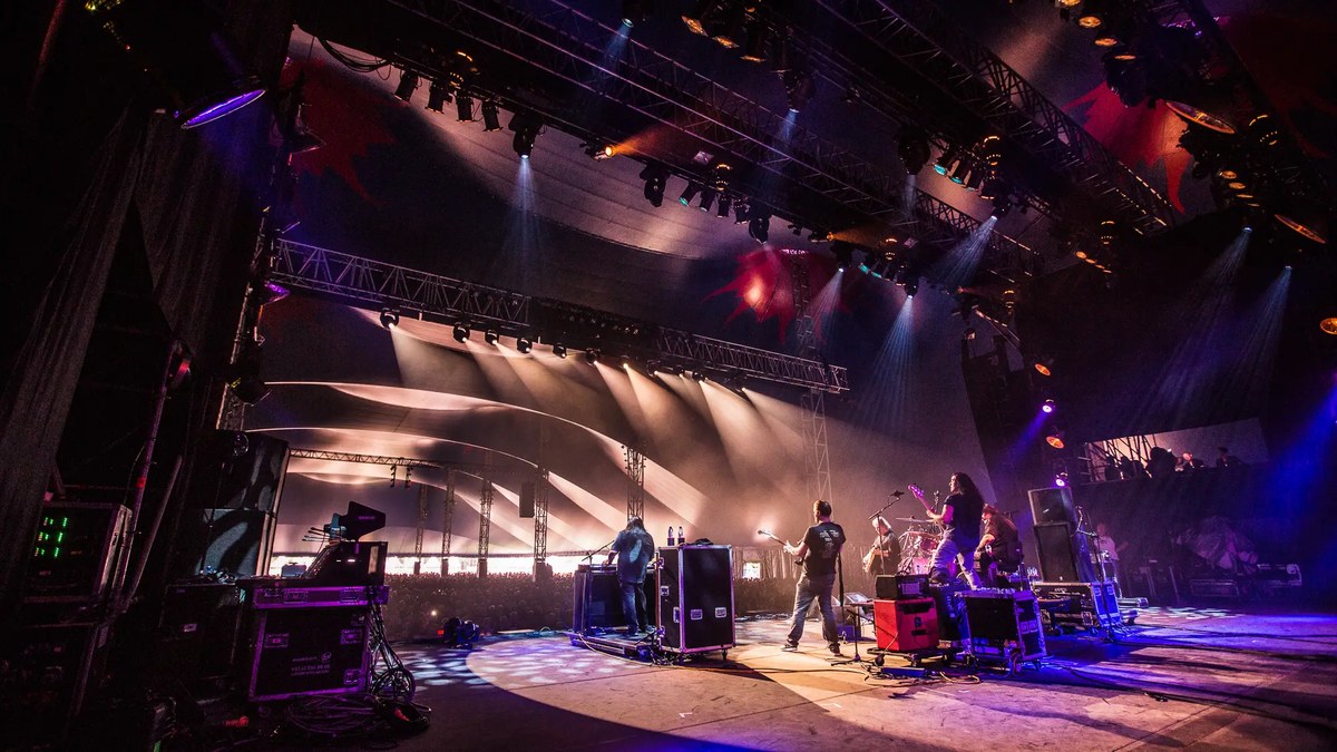 Concert photography — audience and light show during live performance